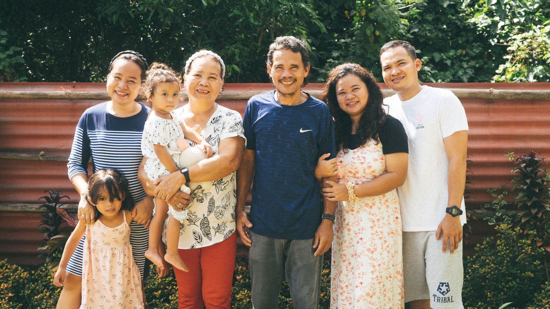 The original photo of the whole family